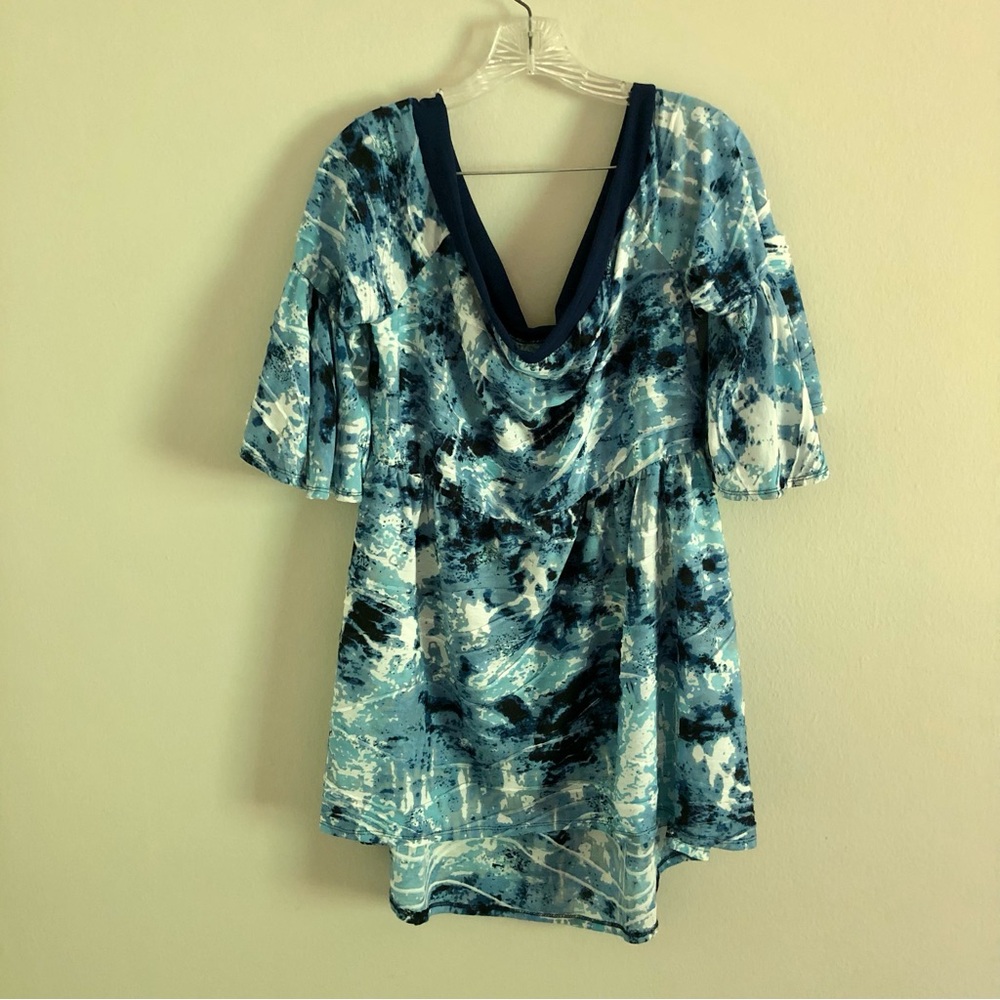 NWOT Vintage Bella Flore Plus Size Blue and White High Low Trumpet Sleeve Top